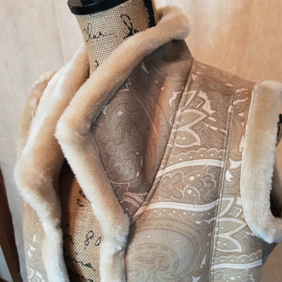 COLDWATER CREEK Faux Suede & Fur Embossed Vest S - Picture 9 of 15